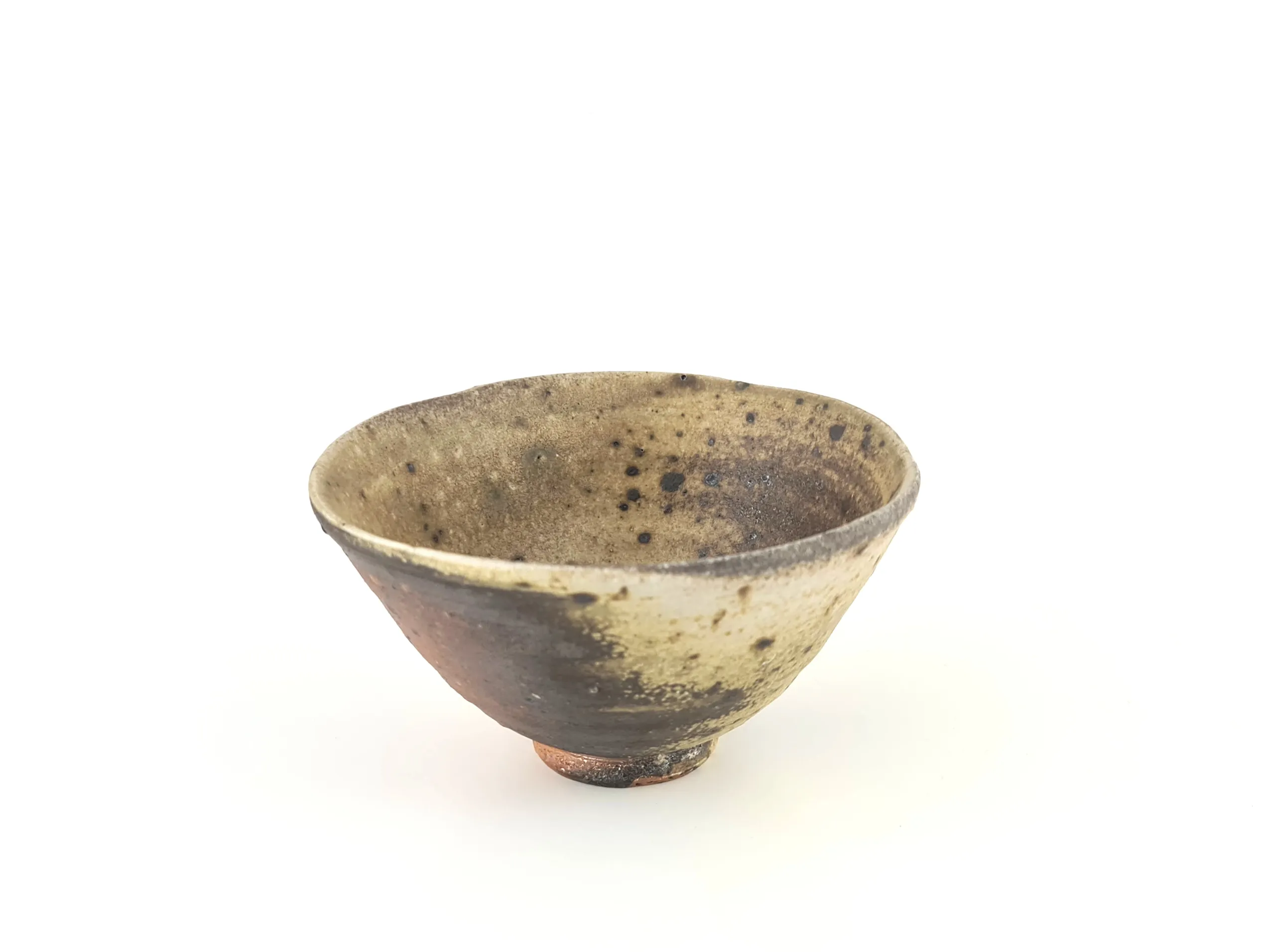 Rankų darbo Chawan arbatos puodelis – Hira-chawan forma